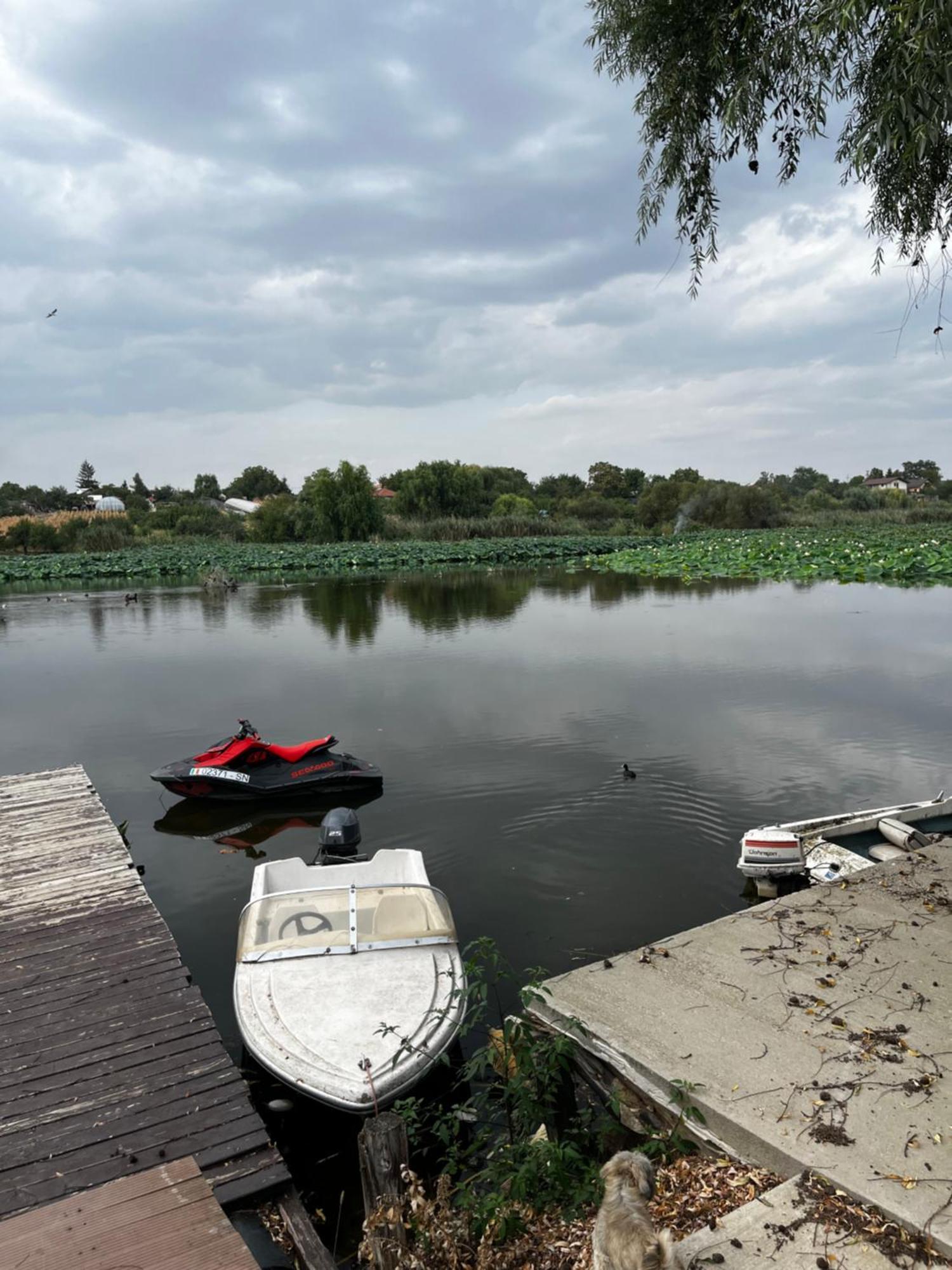 ホテル La Nuferi Lac To Therme & Aeroport Otopeni スナゴヴ エクステリア 写真